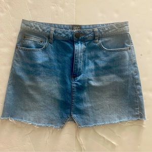 Urban Outfitters BDG Lightwash Denim Mini Skirt size Medium